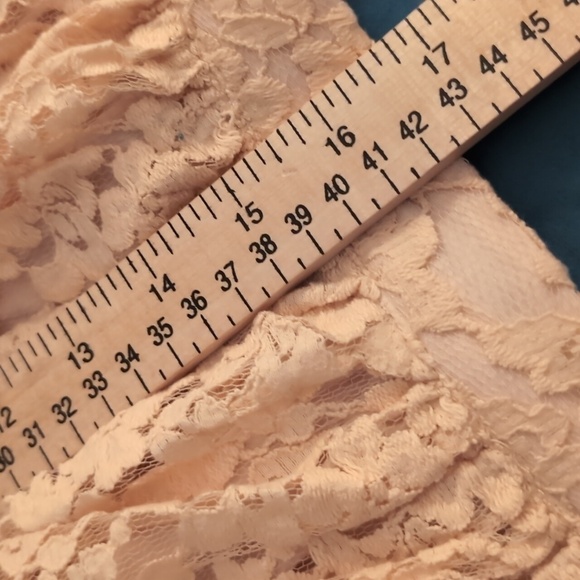 3/$15 Forever 21 LA lace Cream color skirt Size Small - Picture 9 of 12